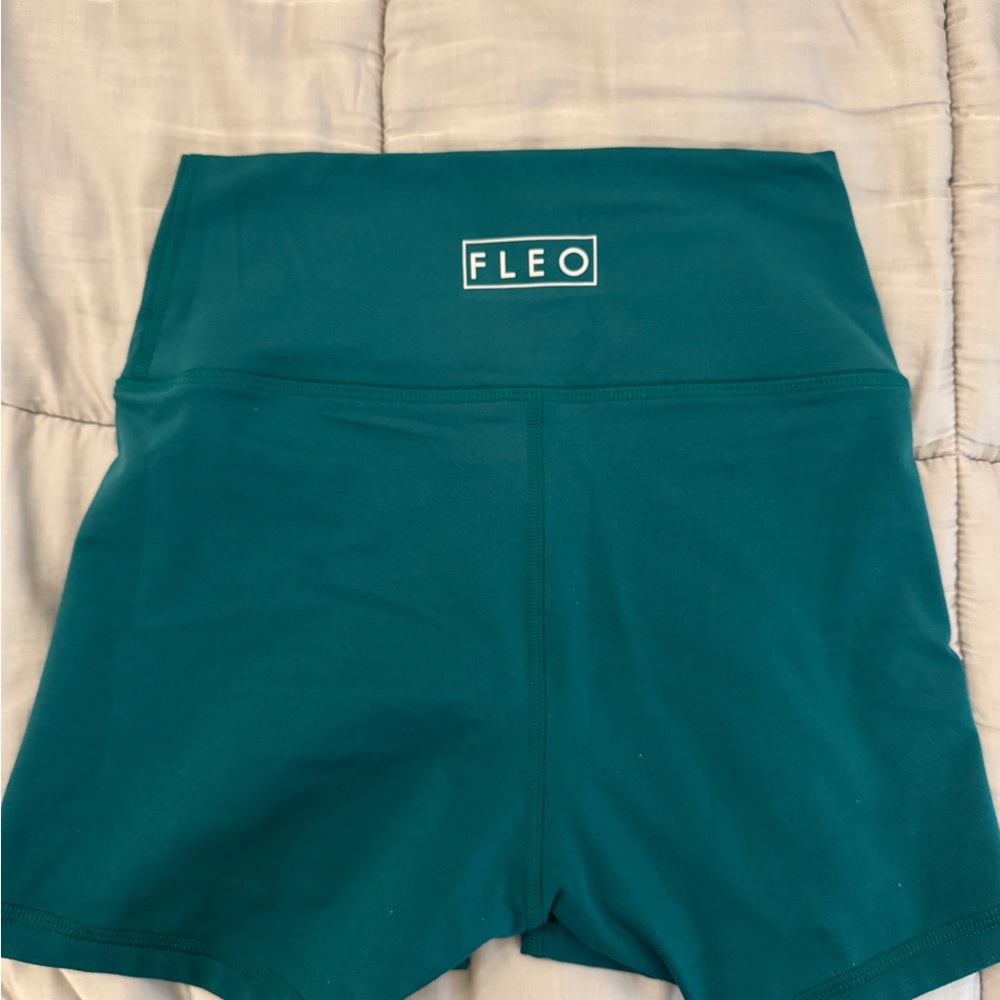 Fleo Small V waist high rise 3.5” inseam shorts EUC. Sold out online!